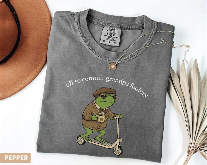 Funny Frog Grandma Grandpa Shirt, Pregnancy Announcement Gift, Promoted To Grandma Grandpa Tee, First Time Grandparents Gift