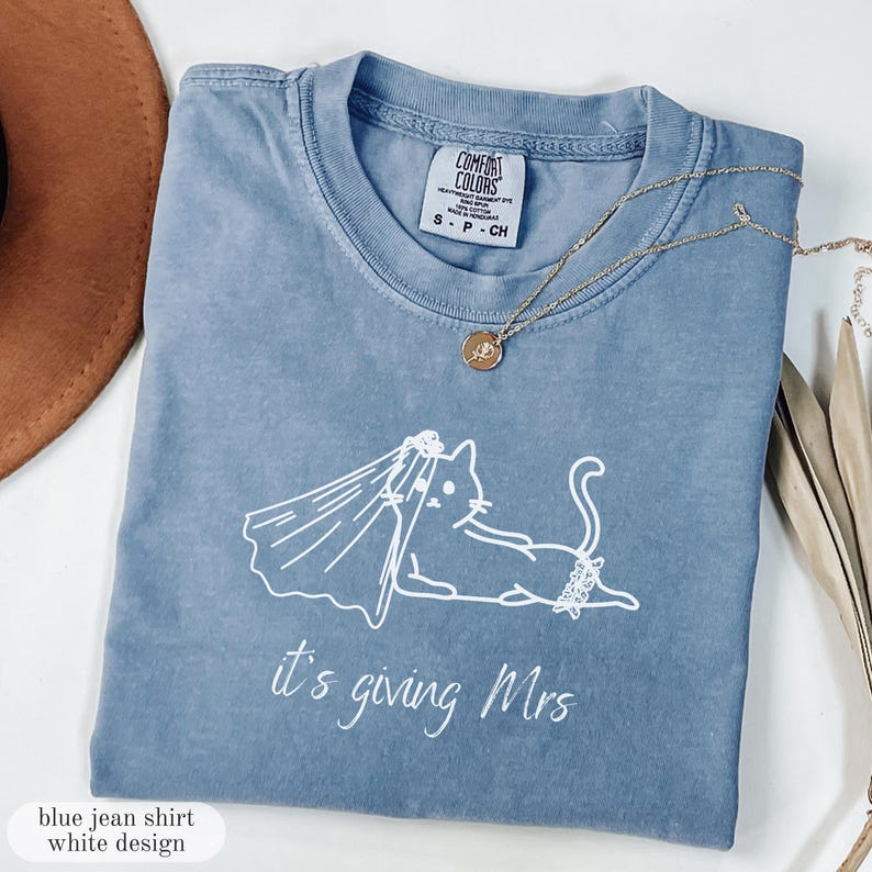 It’s Giving Mrs Cat Bride Shirt, Bride to Be Tee, Engagement & Bachelorette Shower Gift